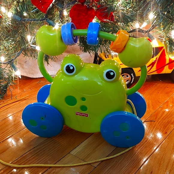 PULL ALONG FROG - Picture 1 of 5